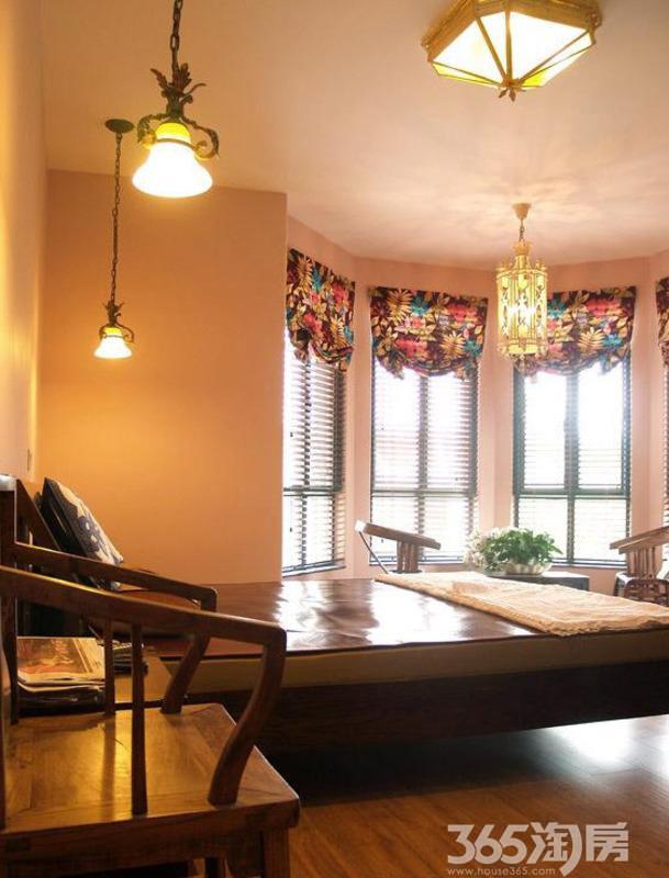 【无情最是台城柳 依旧烟笼十里堤 此门应是帝