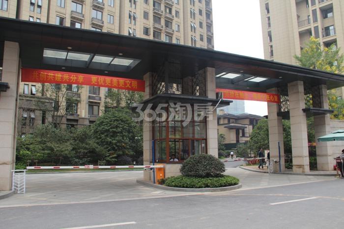 赞成乐山红叶小区入口实景图(2015.9)