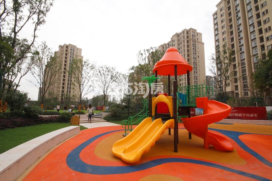 阳光城翡丽湾儿童游玩区实景图 2016年7月摄